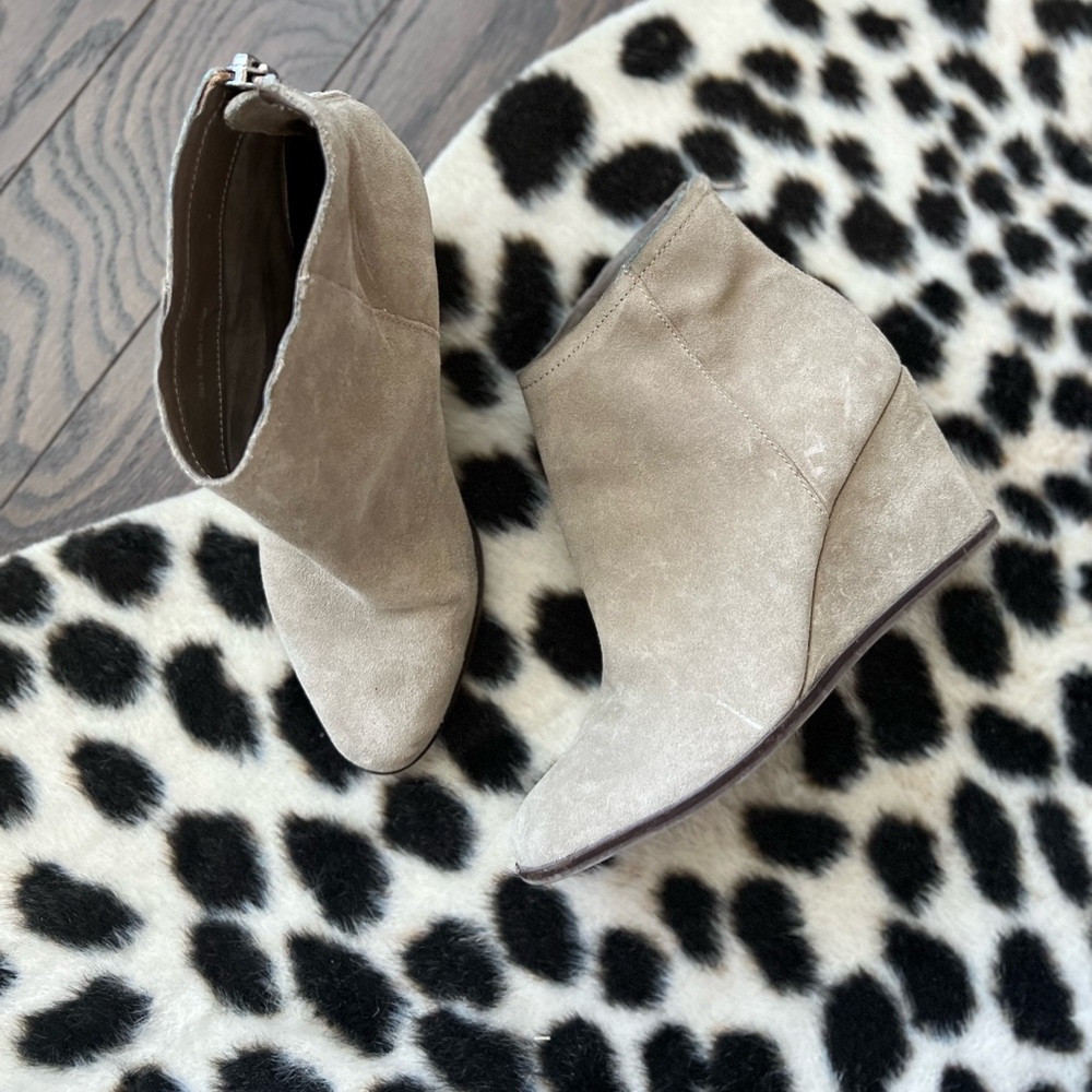 Dolce Vita Tan suede wedge booties GUC 7.5